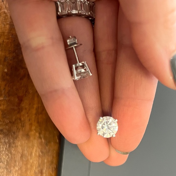 4.00 CTW Lab Diamond Stud Earrings (2.00 CT Each) – F/VS1 Round Brilliant - Picture 1 of 8